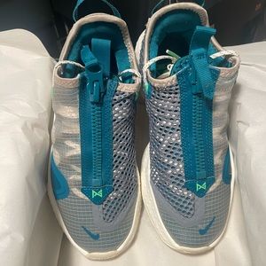 Nike PG 4 PSG Boy’s Basketball shoes Size 4Y 4.5Y